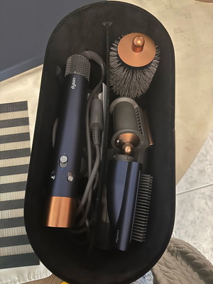 Dyson Airwrap Complete Long like new, HS05 electric brush with rotating head