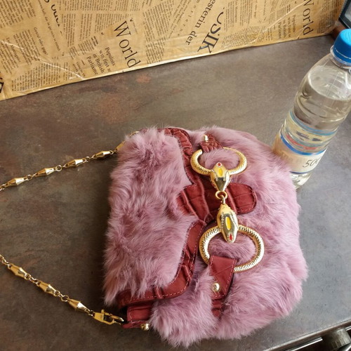 Gucci small pink leather shoulder bag used with fur and gold details