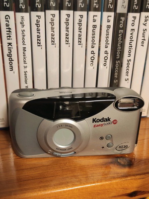 Kodak EasyLoad 35 KE30 camera with case like new