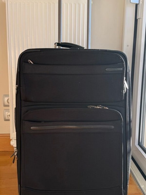 Βαλίτσα Delsey Μαύρη Μεσαίο Μέγεθος μεταχειρισμένη με ροδάκια