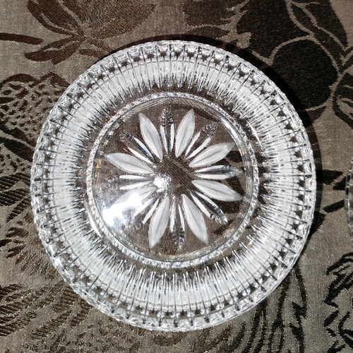 Vintage crystal dessert plates in like new condition