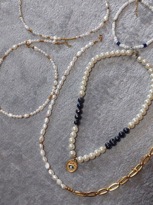Jewelry set 4 necklaces new with pearls and stainless details