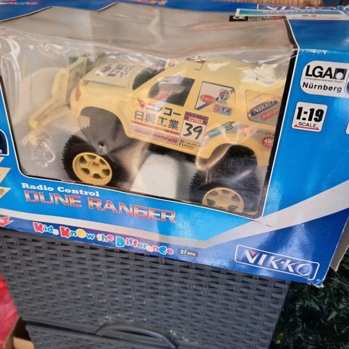 Nikko remote control cars new, set of 2
