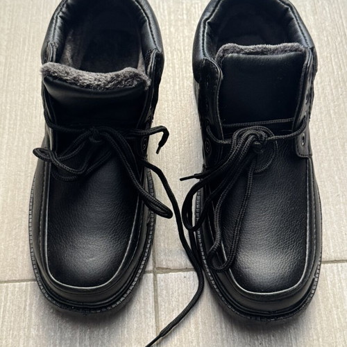 Black leather boots new, suitable for cold weather