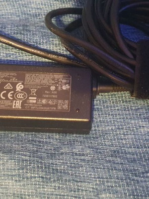 HP HSTNN-LA40 45W charger like new
