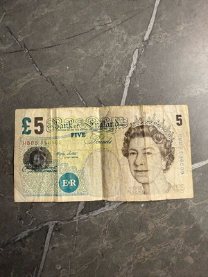 Banknote of England used with the Queen