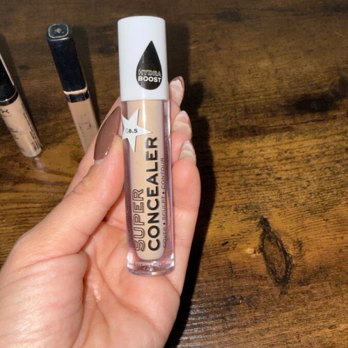 Set of 4 used Maybelline and Nyx concealers