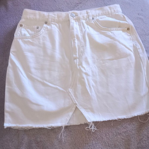 Pull & Bear white denim skirt like new, size L fits M