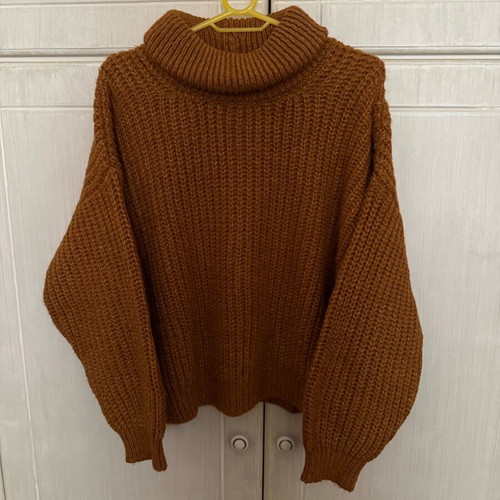 Stradivarius women's turtleneck sweater brown mustard like new