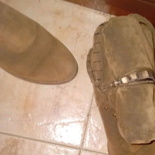 Khaki suede leather boots like new with rubber sole