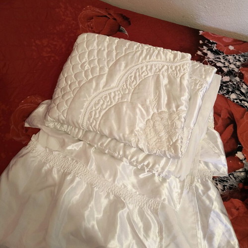 Quilt set with 2 pillowcases like new, unused