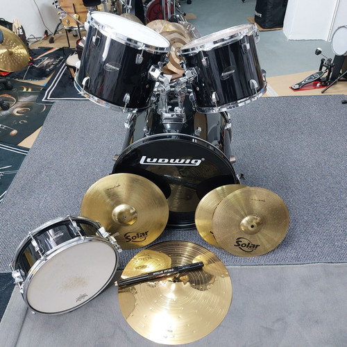 Ludwig Accent CS Combo drum set used with Sabian Solar cymbals and snare
