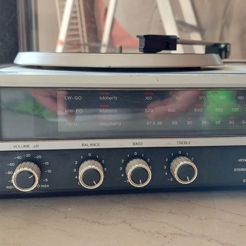 Vintage Hi-Fi turntable, cassette player and stereo radio Philips used from 1978