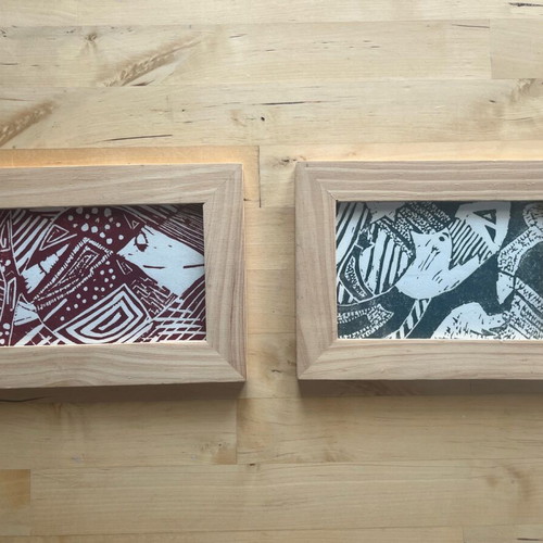 Set of small wooden frames with engravings like new