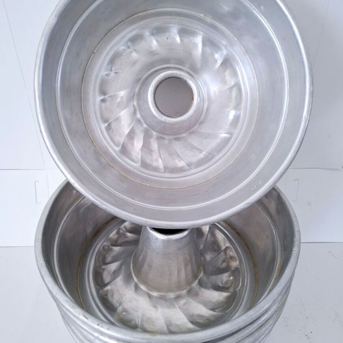 Round cake pan used, aluminum, 21cm diameter, 8.5cm depth