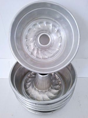 Round cake pan used, aluminum, 21cm diameter, 8.5cm depth