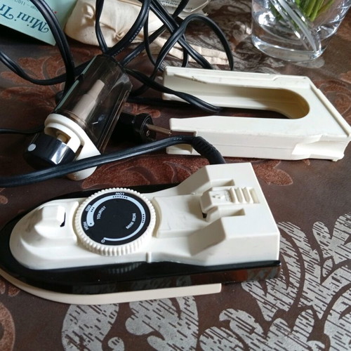 Mini travel iron G.T. TR-8-SP like new with box and carrying case
