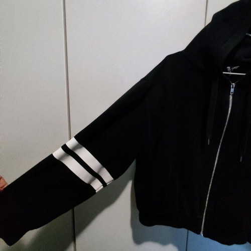 Crop sweatshirt jacket H&M black with white stripes, size L like new