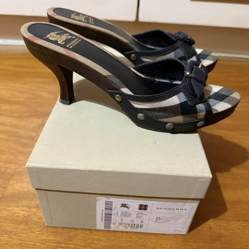 Burberry vintage women's mules like new, Nova Check pattern