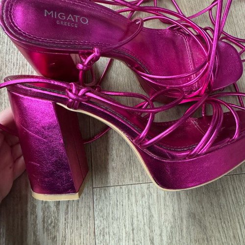 Migato sandals like new with laces and chunky fuchsia heel