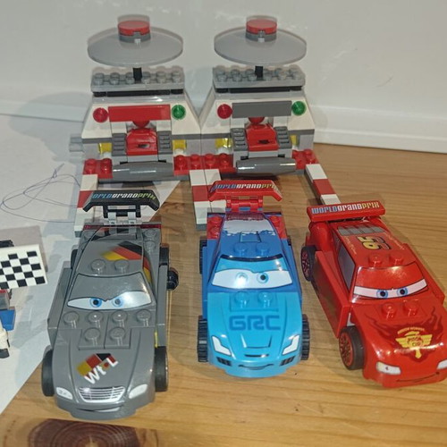 Lego Ultimate Race Set Cars 2 9485 used, missing stickers and box