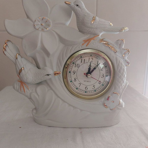 Porcelain table clock with bird motifs and gold leaf new