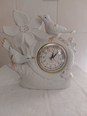 Porcelain table clock with bird motifs and gold leaf new