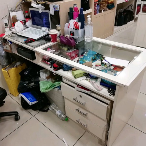 Professional desk like new with glass showcase surface
