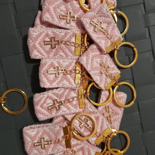 Keychains with gold cross and pink ribbon, pack of 20, new