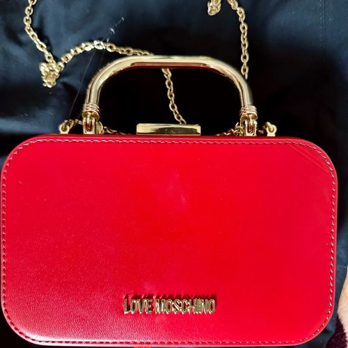 Love Moschino red shoulder bag like new with gold metal clasp and embossed detail