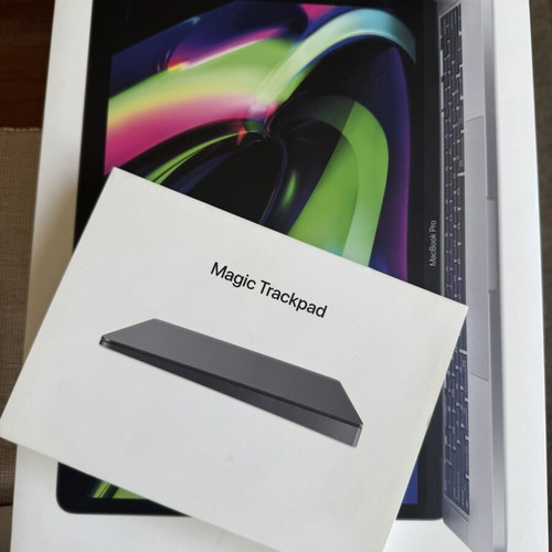 MacBook Pro 13in 256GB with Touch Bar used, with box and Magic Trackpad