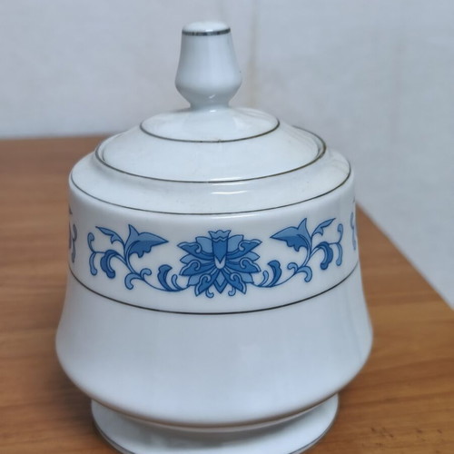 Porcelain tea set with 14 pieces and blue decorative design like new