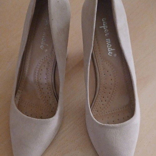 Beige pumps like new, size 38