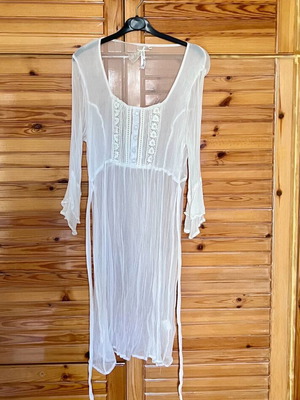 Caftan new, size medium, white