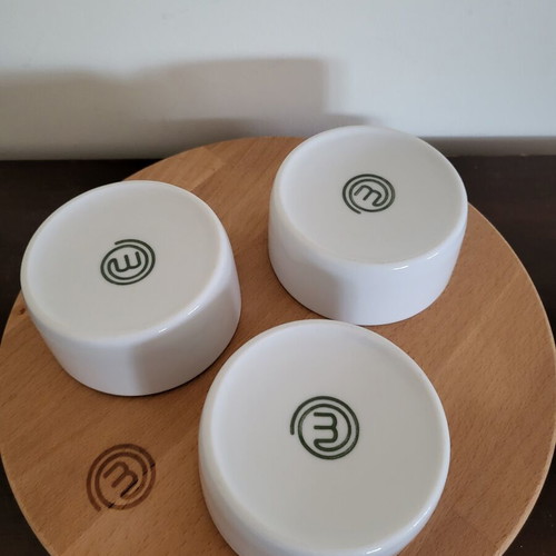 Masterchef collector's tray with 3 porcelain bowls and wood disk new