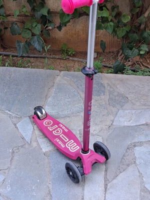 Micro Maxi Pink scooter used, with new foot brake and handles