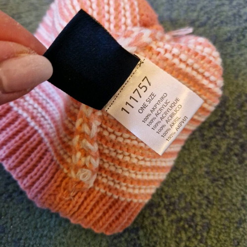 Woolen Stamion hat for girl up to 2 years like new with gift gloves