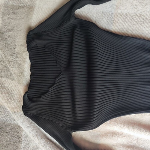 Long-sleeve black ribbed blouse like new, V-cut neckline, size XXXL