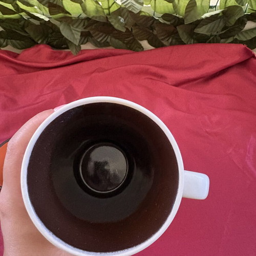 Set of 2 ceramic coffee mugs (brown/orange & white/brown)