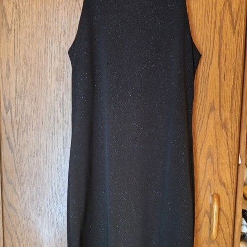 Black dress Pink Woman like new, elegant fit with subtle shine