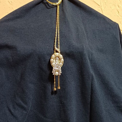 Pendant necklace vintage with rhinestones and decorative chains, like new