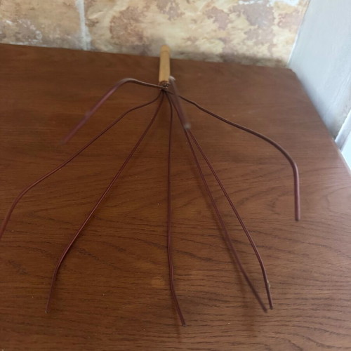 Manual head massage tool with wooden handle