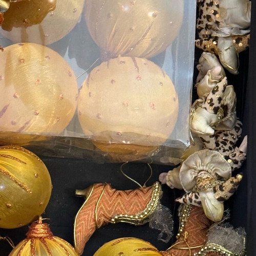 Golden Christmas balls plastic like new, set of 45 pieces