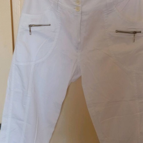 Capri white pants size M like new