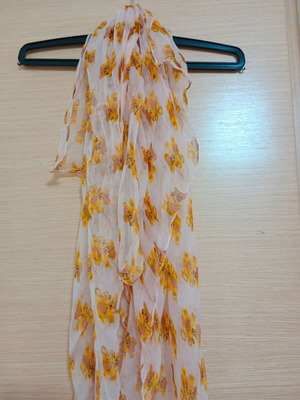 Soft pink scarf with teddy bears like new