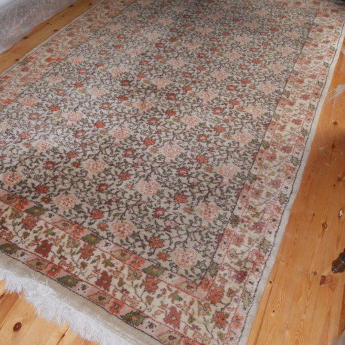 Handmade wool rug like new, 3.26 x 1.96 m, classic design