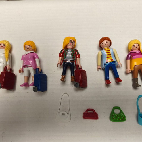 Playmobil travel women figures set like new with 3 suitcases and 4 bags