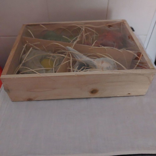 Wooden box with 4 terracotta sea shell candles, new