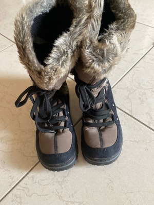 Tsakiris boots used with fur for snow, size 39, black and brown