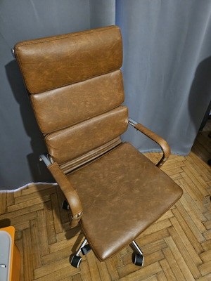 Καρέκλα γραφείου σαν καινούργιο με μηχανισμούς ύψους και πλάτης